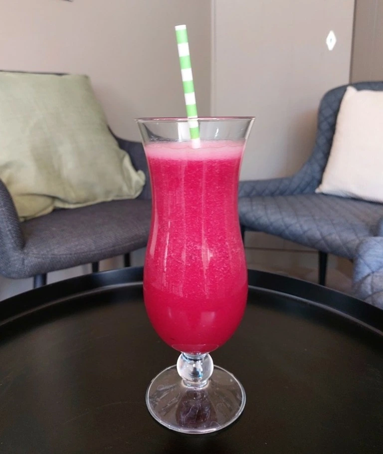 Smoothies maison à Saint-Honoré-les-Bains au Café Shop, mixés à la demande avec des fruits frais