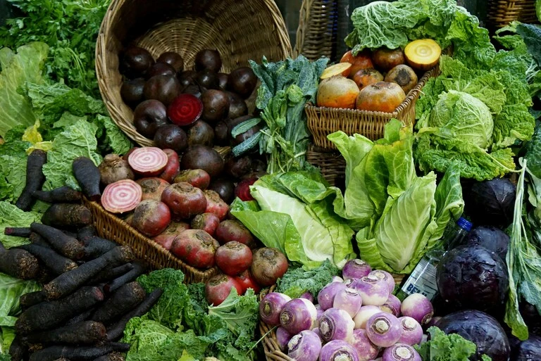 Vente de légumes frais au Café Shop – Saint-Honoré-les-Bains